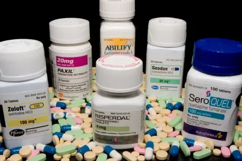 Zoloft, Paxil, Abilify, Geodon, Risperdal, Seroquel – to nazwy silnych leków psychotropowych.