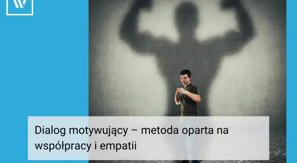 Mężczyzna w pozycji obronnej, z cieniem potężnej sylwetki za plecami. To dialog motywujący przykłady, jak odkryć w sobie siłę.