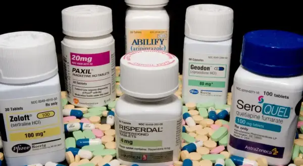 Zoloft, Paxil, Abilify, Geodon, Risperdal, Seroquel – to nazwy silnych leków psychotropowych.