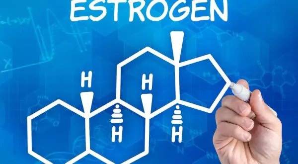 Rysunek przedstawia wzór chemiczny estrogenu, kluczowego hormonu. Dowiadujemy się, estrogen co to jest.